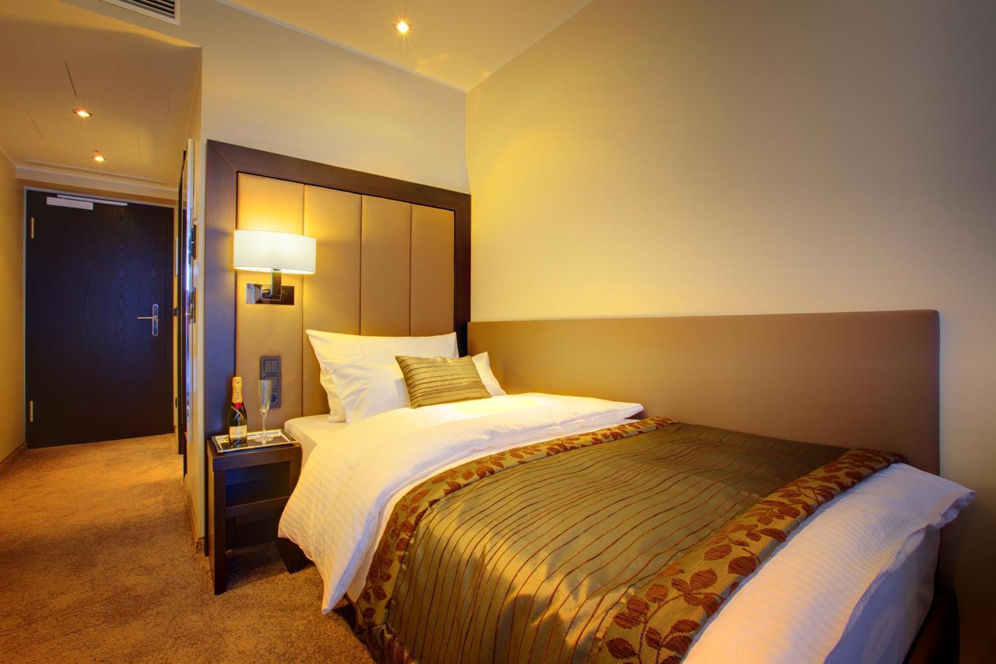 Hotel Favor Koenigsallee 4*